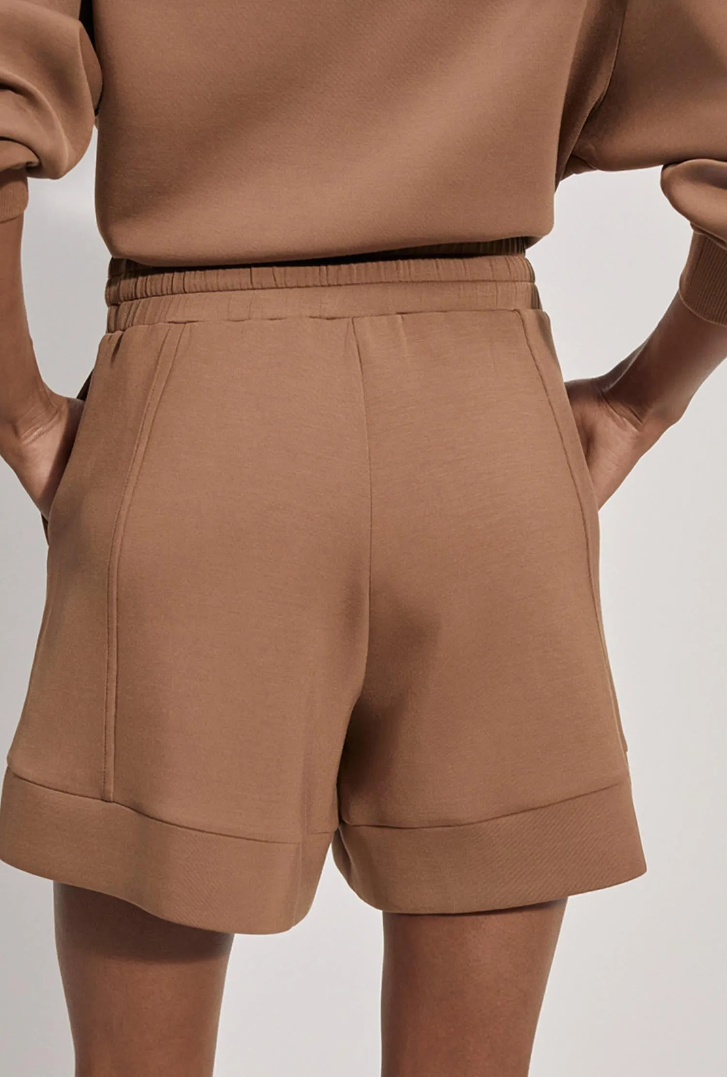 Alder High Rise Short In Golden Bronze