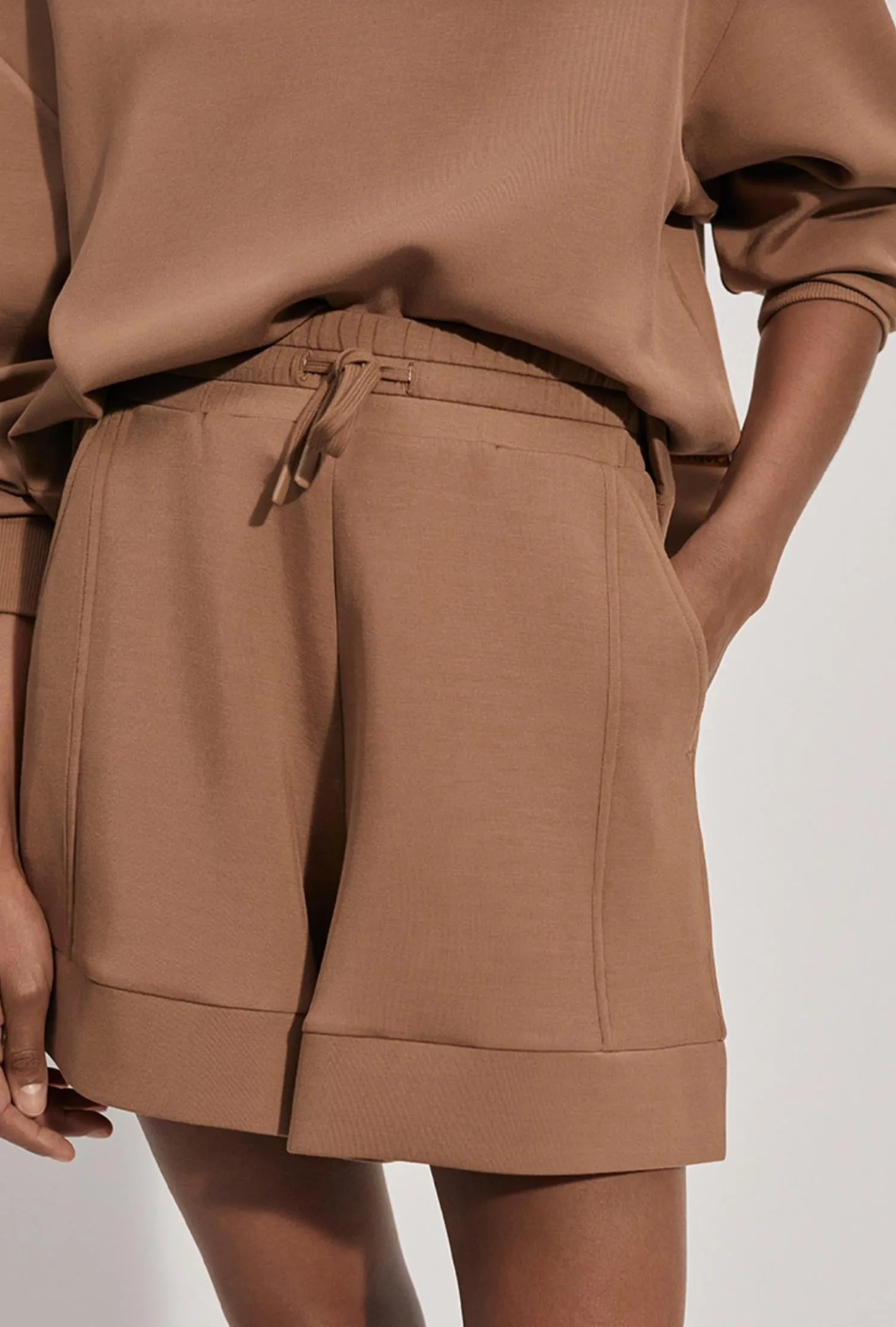 Alder High Rise Short In Golden Bronze