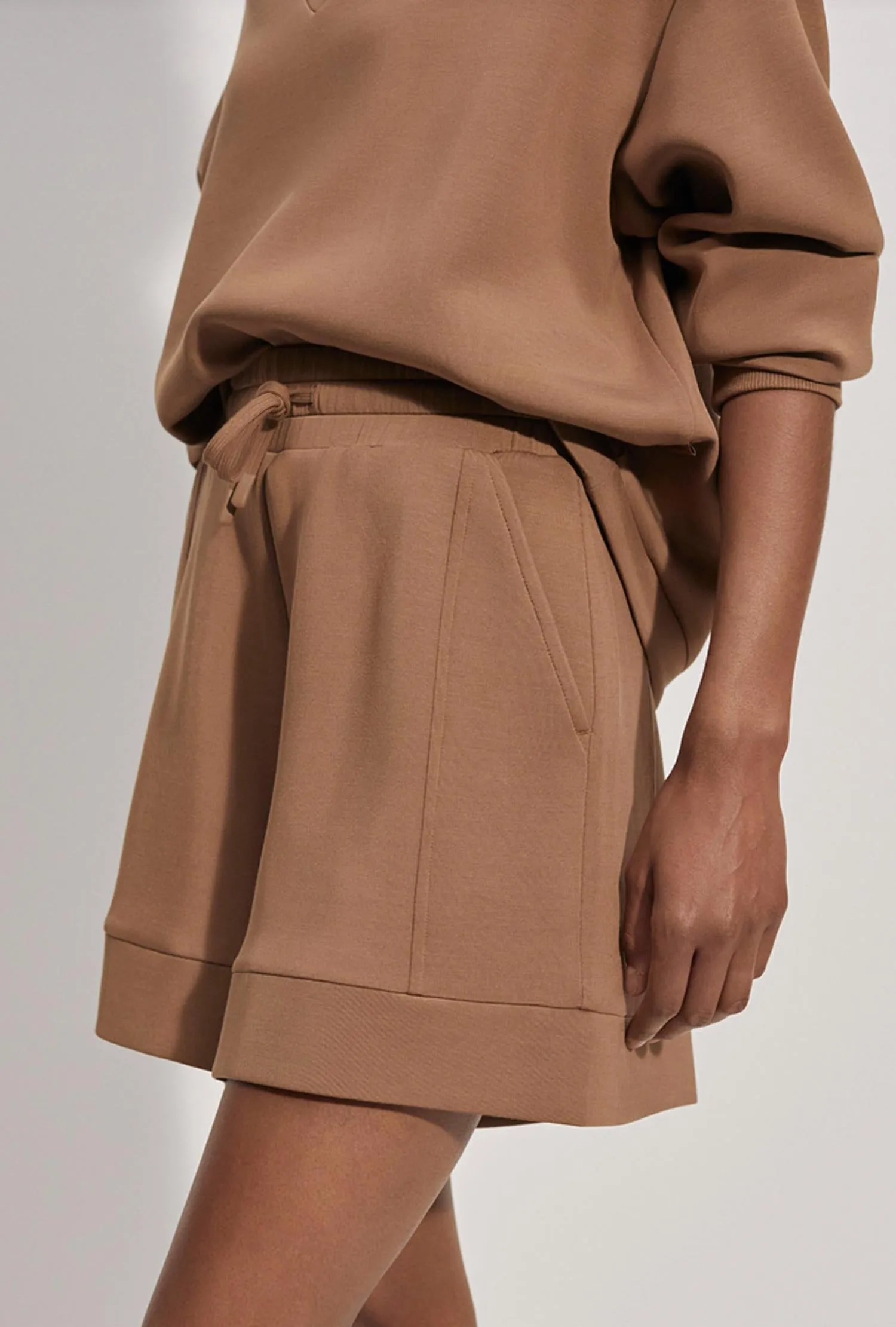 Alder High Rise Short In Golden Bronze