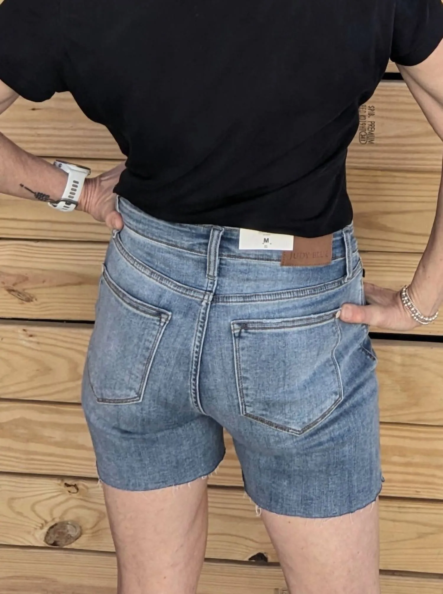 Mid-Rise Cut Off Shorts In Medium Wash