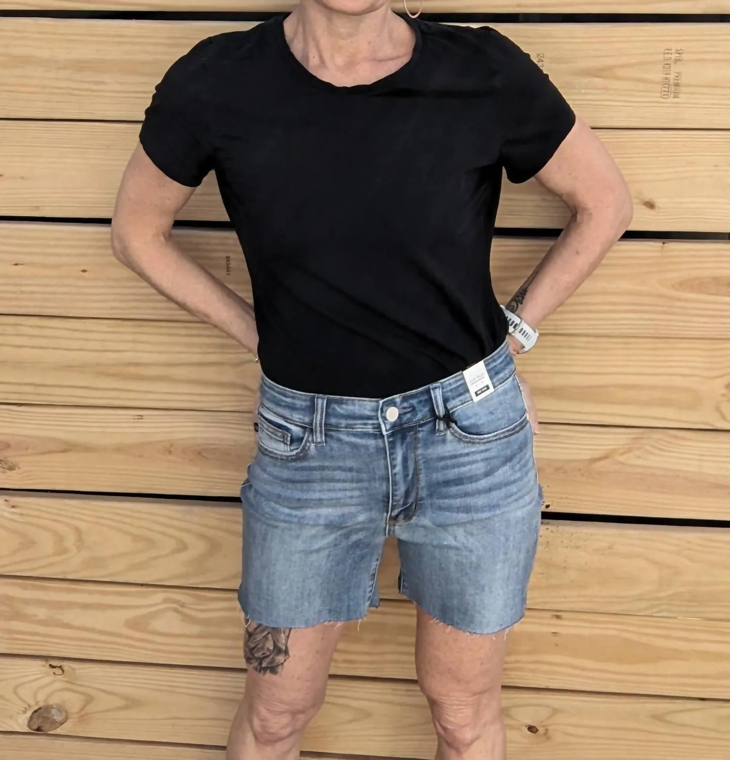 Mid-Rise Cut Off Shorts In Medium Wash