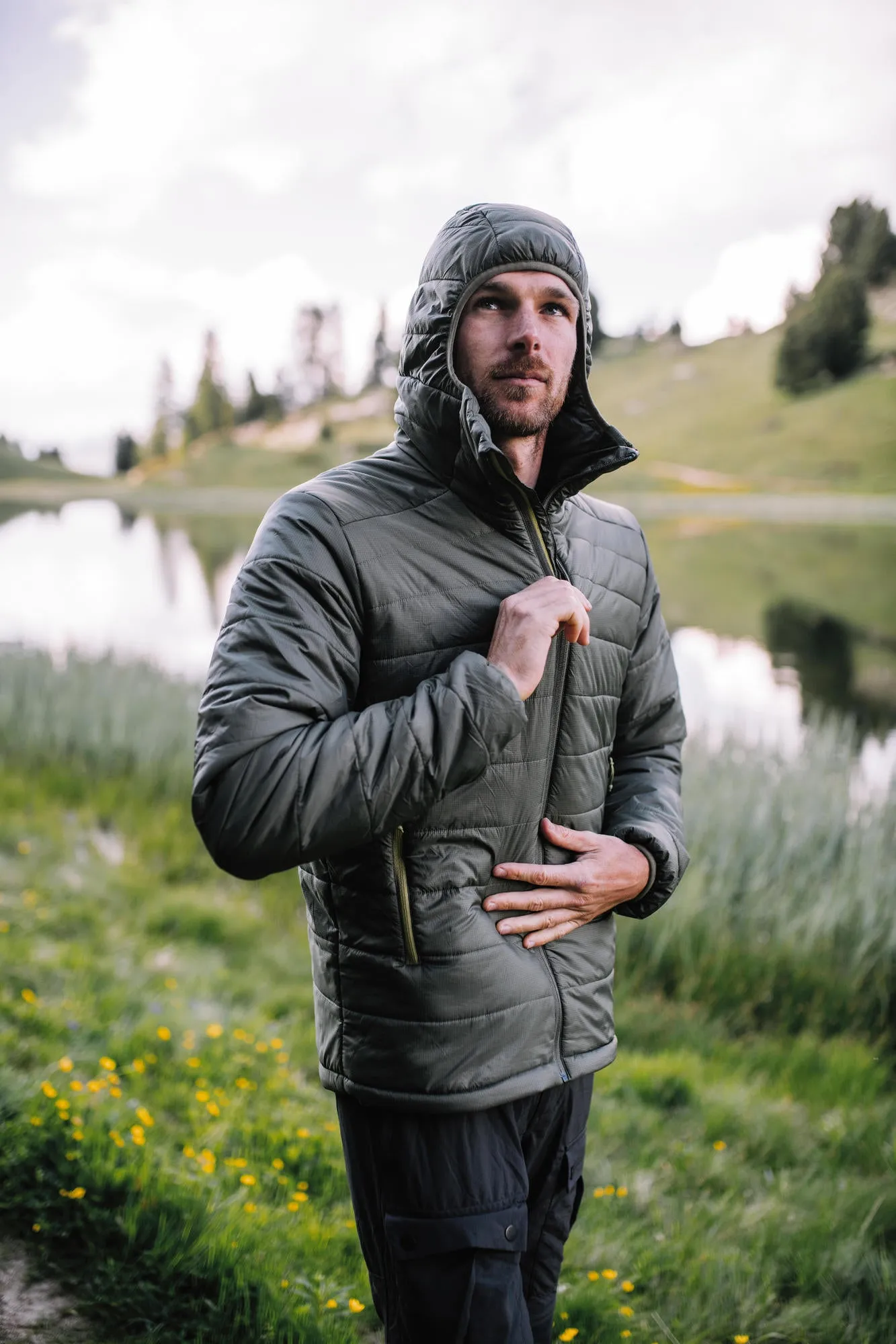 Outdoor Decathlon Clothing Forclaz Men's MT100 Hooded Synthetic Jacket