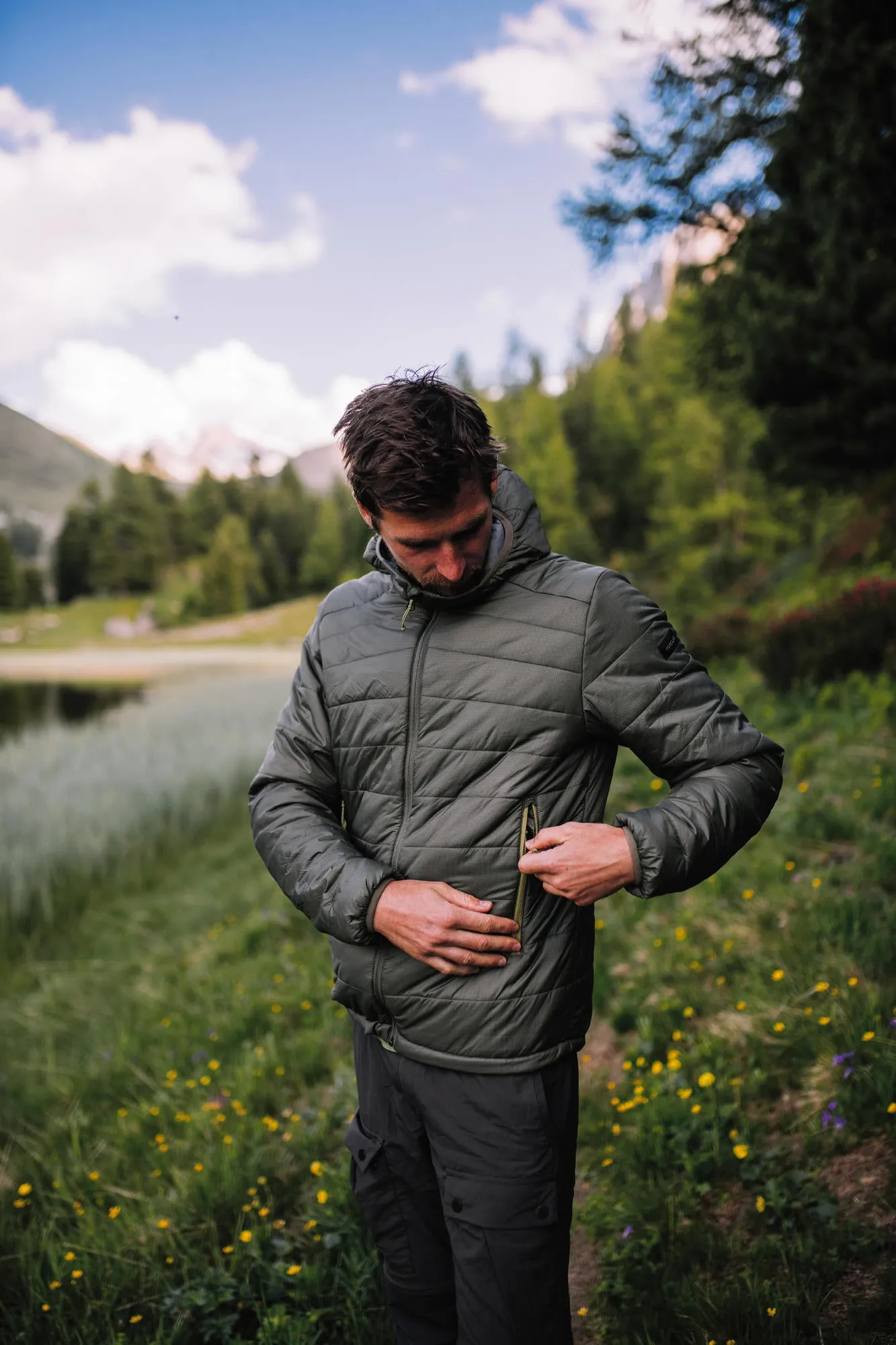 Outdoor Decathlon Clothing Forclaz Men's MT100 Hooded Synthetic Jacket