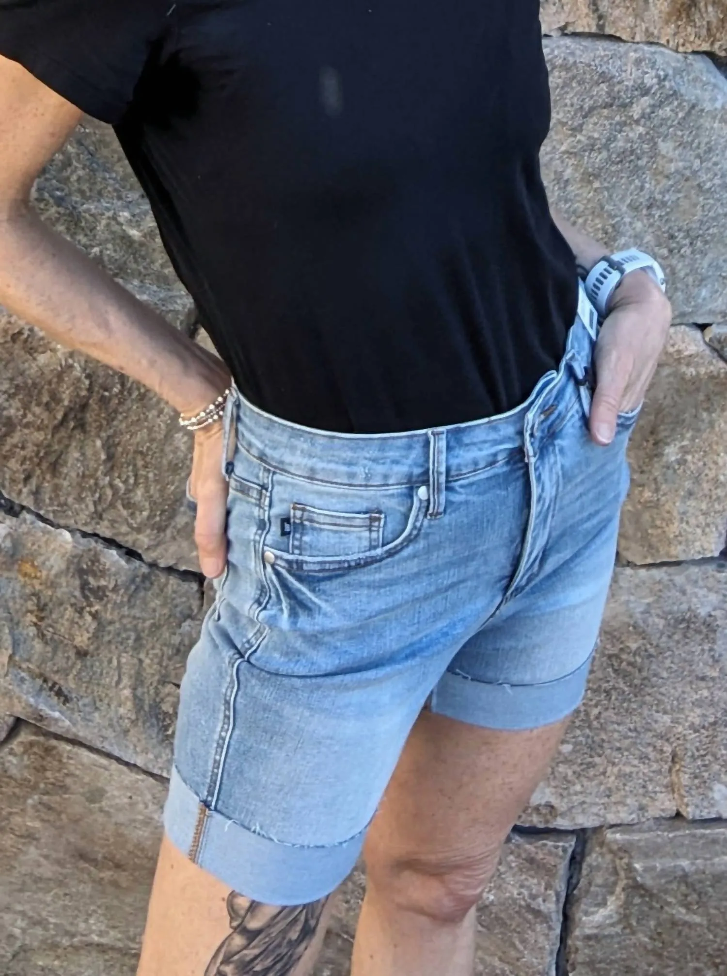 Tummy Control Cool Denim Shorts In Light Wash
